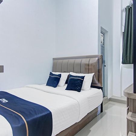 Oyo 90704 Nabila Residence Syariah Padang  Extérieur photo