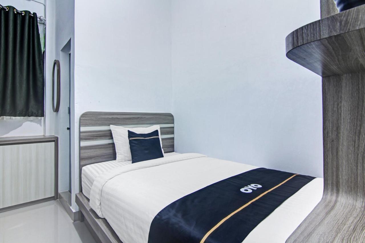Oyo 90704 Nabila Residence Syariah Padang  Extérieur photo