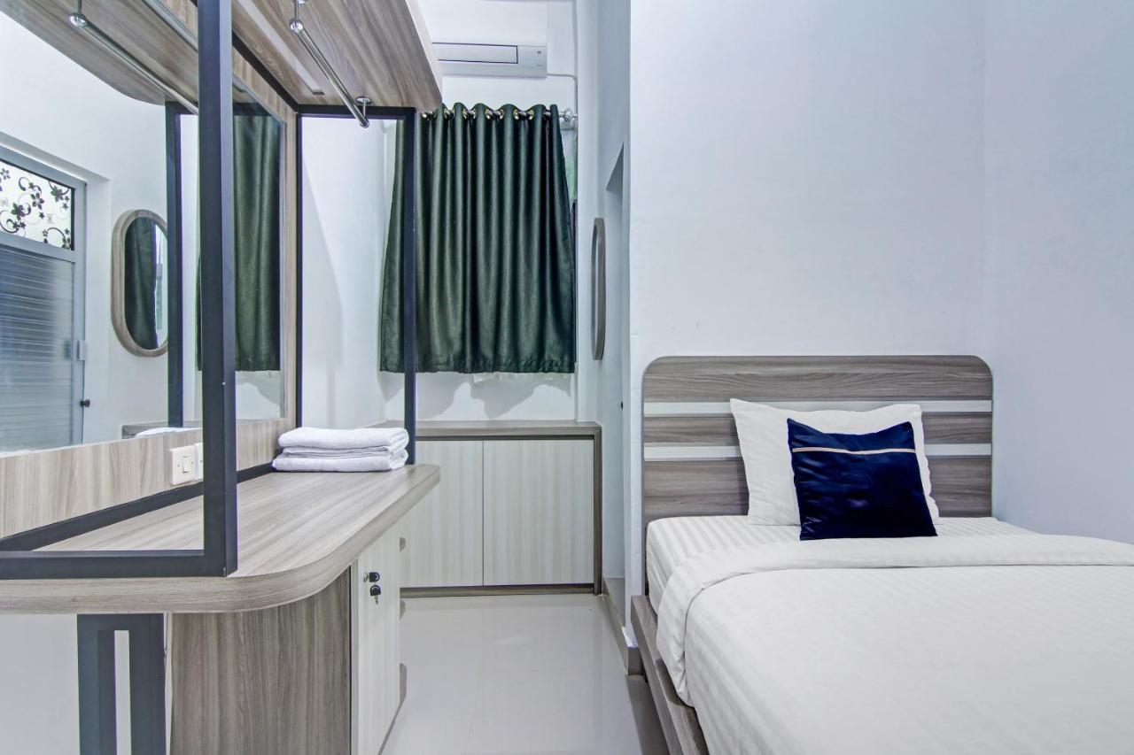 Oyo 90704 Nabila Residence Syariah Padang  Extérieur photo